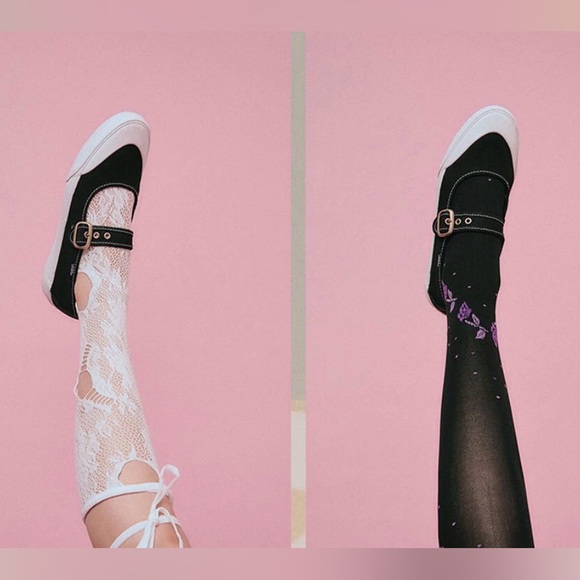 NEW VANS BLACK CANVAS MARY JANE BUCKLE WHITE RUBBER SOLE SNEAKERS SZ 8 BRAND NEW - Picture 3 of 15